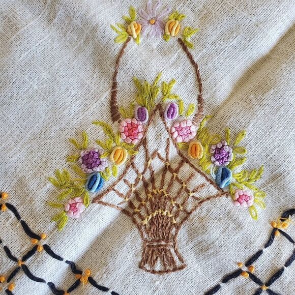 Vintage White Linen Hand Embroidered Floral Square Tablecloth 31" x 31" - Picture 5 of 5